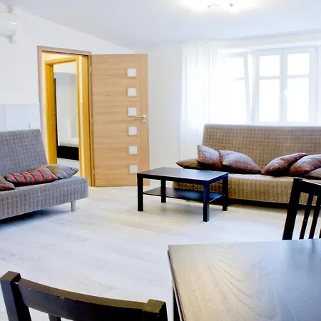 Royal Court Legerova 3*