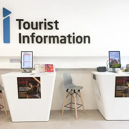 Royal Court Legerova 3*