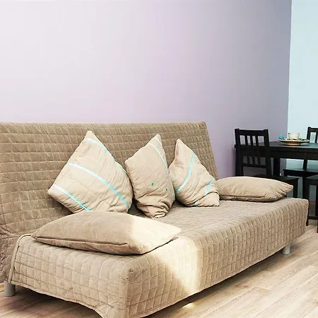 Royal Court Legerova 3*