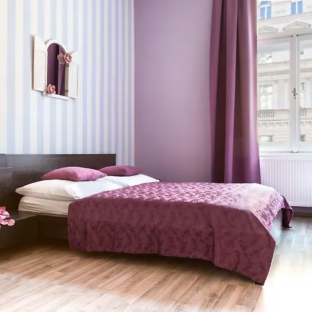 Royal Court Legerova Prag