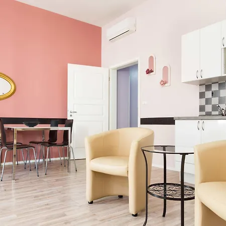 Royal Court Legerova Hotel