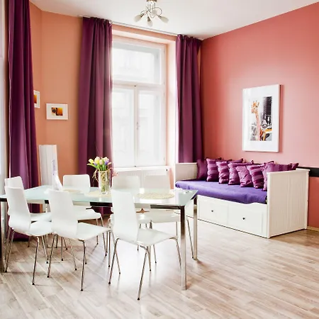 Royal Court Legerova 3*