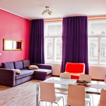 Royal Court Legerova 3*