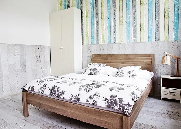 Royal Court Legerova Hotel