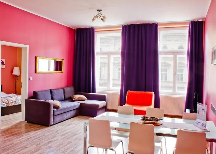 Royal Court Legerova 3*