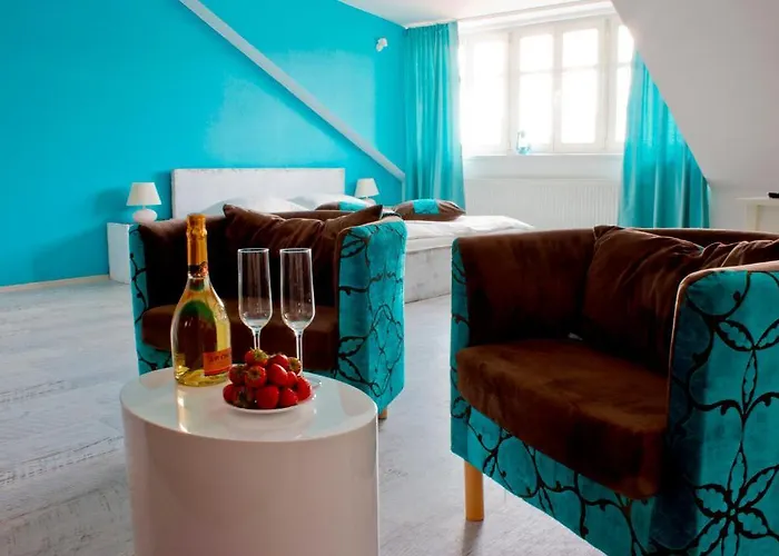 Royal Court Legerova 3*