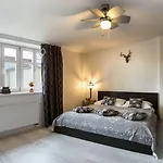 Royal Court Legerova 3*