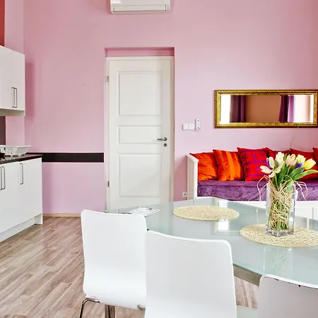 Royal Court Legerova Szálloda 3*