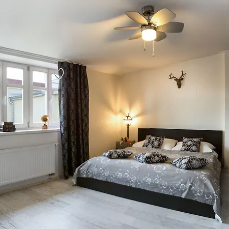 Royal Court Legerova 3*