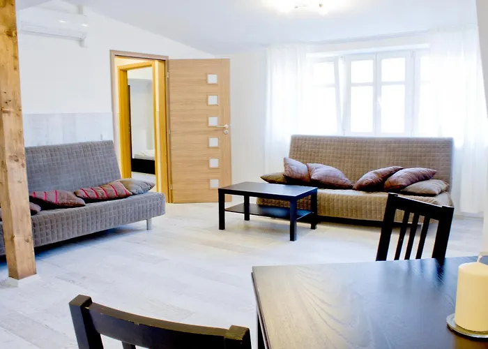 Royal Court Legerova 3*