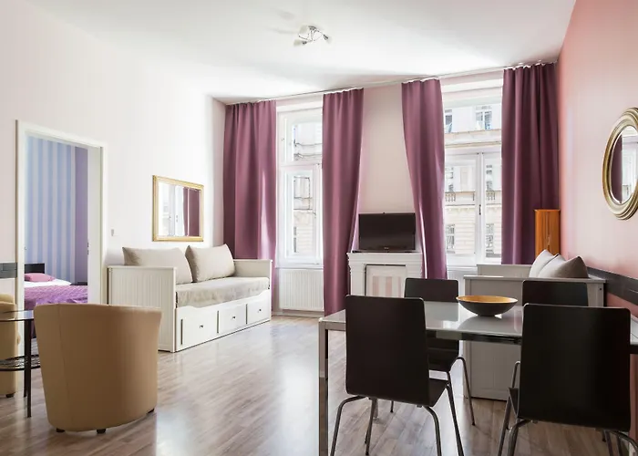 Royal Court Legerova 3*