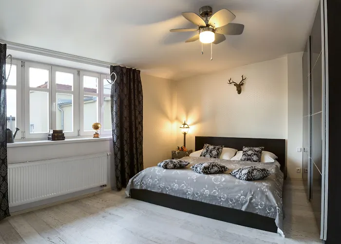 Royal Court Legerova 3*