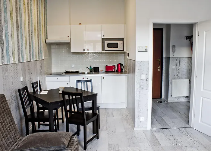 Royal Court Legerova 3*