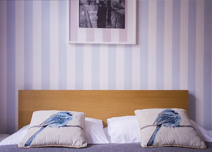 Royal Court Legerova 3*