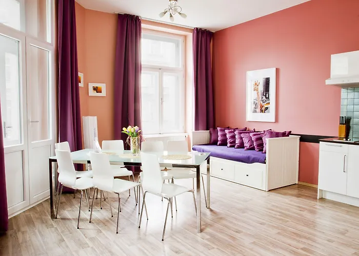 Royal Court Legerova 3*
