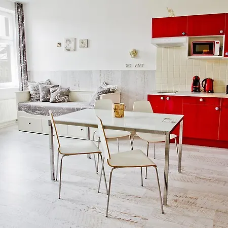 מלון Royal Court Legerova 3*